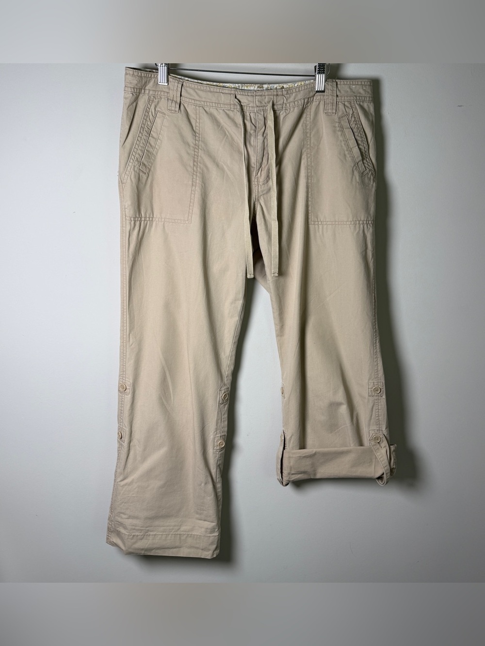 Vintage Y2K Old Navy Cargo Capris | Size 12 | Khaki | Roll-Tab Hem | Crunchy - Picture 4 of 8